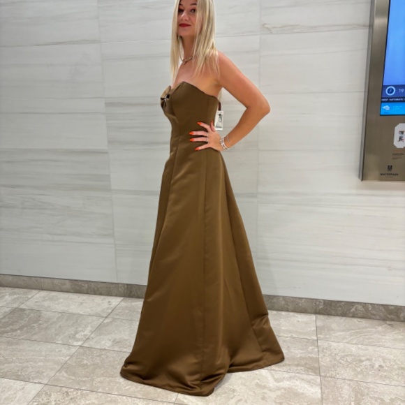 New Chic satin prom gown Mori Lee NWT - Picture 3 of 7